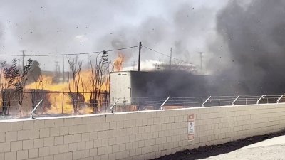 Reportan incendio de una recicladora en el área central de El Paso