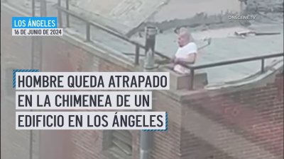 Hombre queda atrapado en la chimenea de un edificio en Los Ángeles