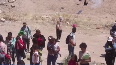 En video: Guardia Nacional rocía con gas pimienta a migrantes