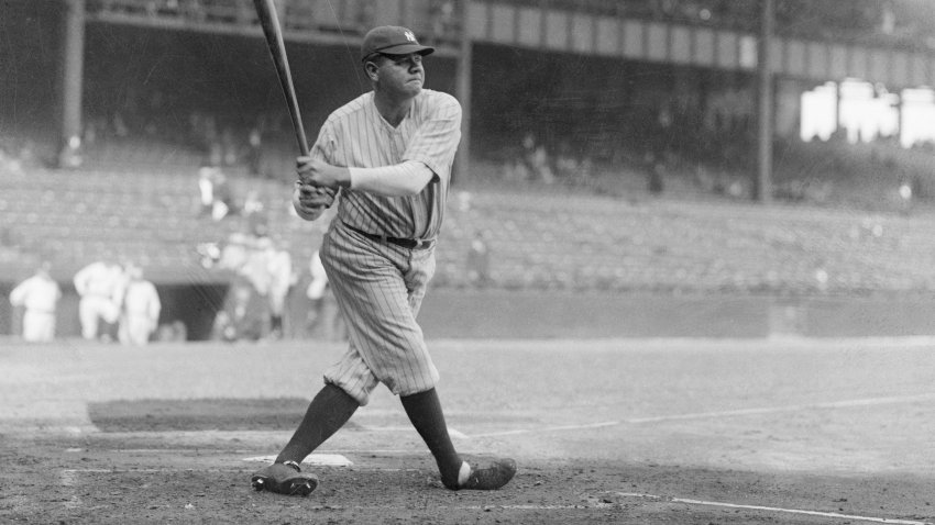 2º partido de las Series Mundiales. Babe Ruth batea algunos jonrones en la práctica antes del juego.