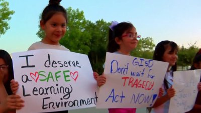 Padres de familia exigen seguridad en las escuelas de Gadsden ISD