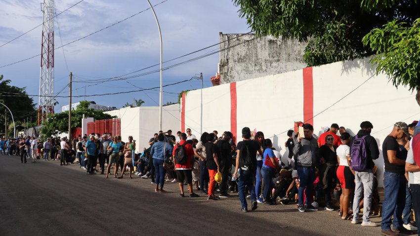 Cientos de migrantes usan el corredor emergente del Gobierno de México para llegar a EEUU