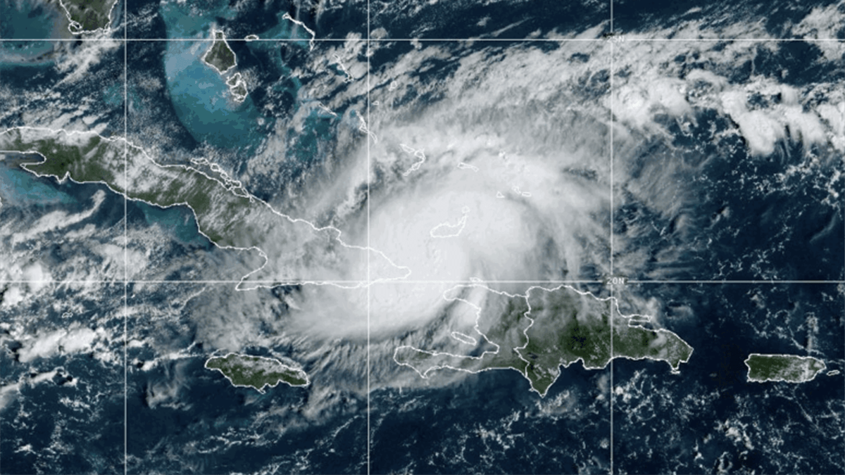 El huracán Óscar toca tierra en Baracoa en el Oriente de Cuba
