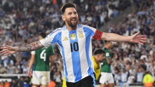 Lionel Messi celebra su primer gol el martes en Buenos Aires, ante Bolivia.