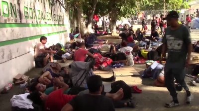 Caravana de migrantes para en el sur de México; algunos piensan quedarse