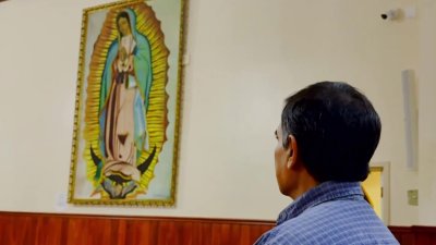 Conoce al pintor que hace más de 50 años pinto a la virgen de Guadalupe en El Paso