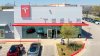 FBI lanza advertencia a conductores de Tesla; hallan dispositivos en concesionario de Texas