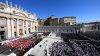 Más de 500,000 personas le dan el último adiós al papa Francisco