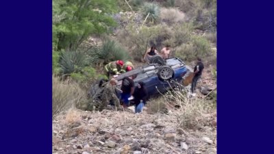 Conductor pierde el control y vuelca en Transmountain
