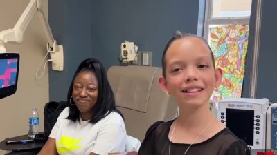 Niña ayuda con su beca a pacientes con cáncer