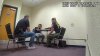 Nuevas imágenes muestras los interrogatorio de los sospechosos del ataque mortal en Las Cruces