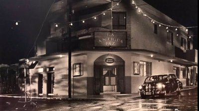 En la antigua paz se sirven bebidas e historia