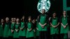 Nuevo código de vestimenta en Starbucks causa huelga de baristas en EEUU