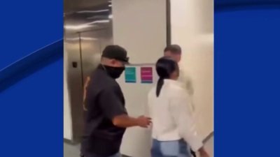 Temor de que su esposa haya sido arrestada afuera de la corte