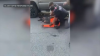 “¡Estoy embarazada!”: video capta los ruegos de mujer a agentes de ICE que arrestaban a su esposo