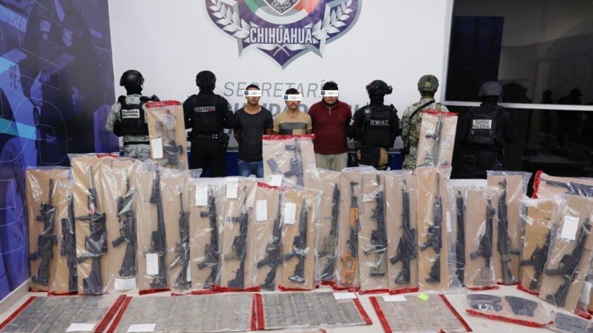 Decomisan arsenal en domicilio donde operaba presunta célula delictiva –  Telemundo El Paso (48)