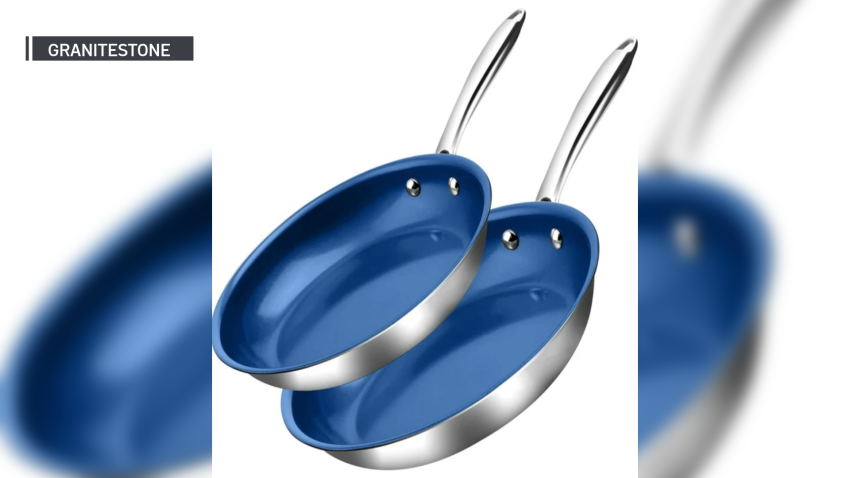 Foto de dos sartenes color plateado y azul