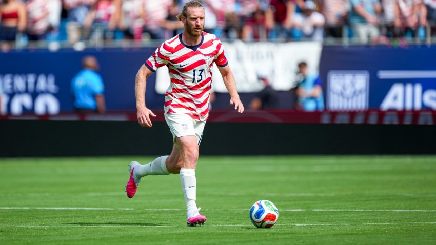 CHARLOTTE, NC – MAY 31: Tim Ream #13 of the U.S. looks for a teammate upfield during a game between Senegal and the U.S. at Bank of America Stadium on May 31, 2026 in Charlotte, North Carolina. (Photo by Robin Alam/ISI Photos via Getty Images)