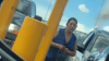 Captan a mujer presuntamente dañando vehículo en fila para cruzar a El Paso