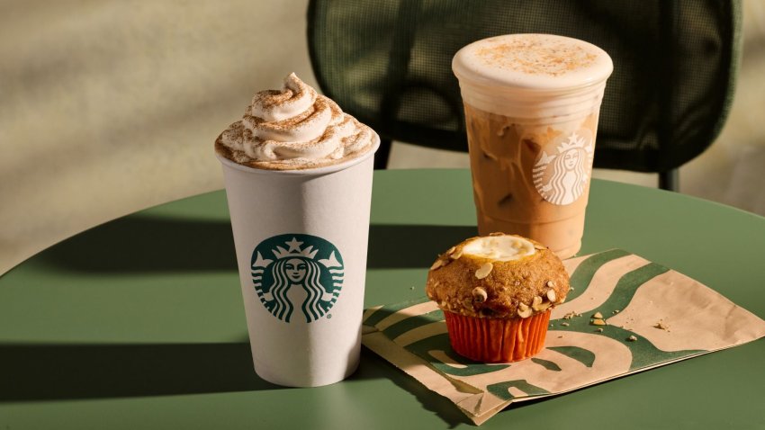 Pumpkin Spice Late, Iced Pecan Crunch Latte y Pumpkin Cream Cheese Muffin